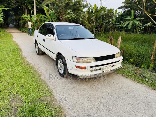Toyota Corolla Sedan Automatic 1997 White