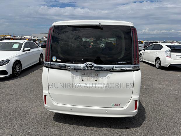 Toyota Noah 2.0 AWD (8 Seater) 2021 Pearl