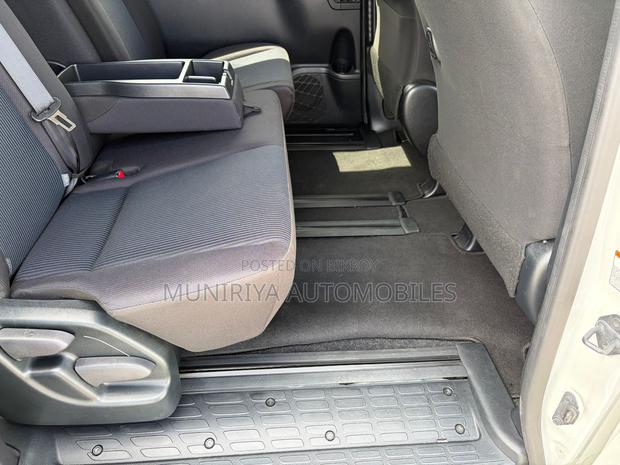 Toyota Noah 2.0 AWD (8 Seater) 2021 Pearl