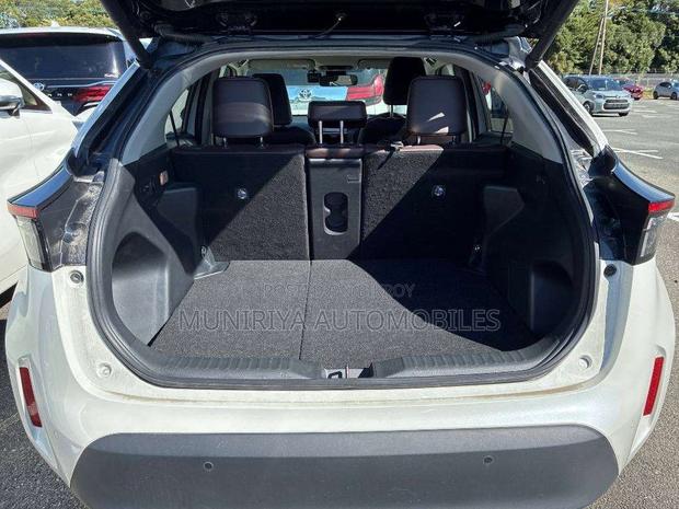 Toyota Yaris 2022 Pearl
