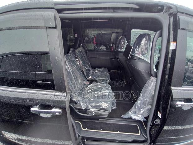 Toyota Esquire 2.0 FWD (8 seater) 2021 Black