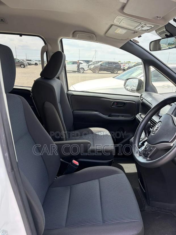 Toyota Noah 2.0 FWD (8 Seater) 2021 Pearl
