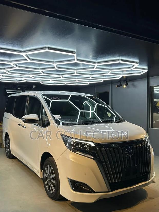 Toyota Esquire 1.8 FWD Hybrid (7 seater) 2021 Pearl