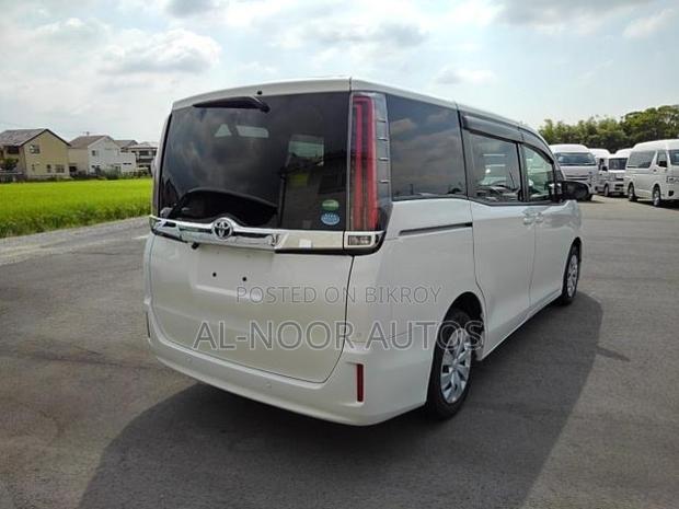 Toyota Noah 2.0 FWD (8 Seater) 2021 Pearl