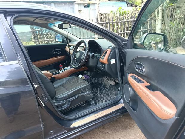 Honda Vezel 1.5 Hybrid 4WD 2014 Black