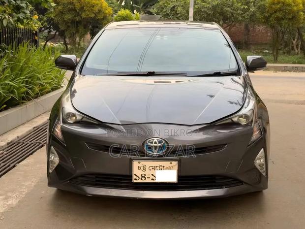 Toyota Prius 4dr Hatchback (1.8L 4cyl gas/electric hybrid CVT) 2016