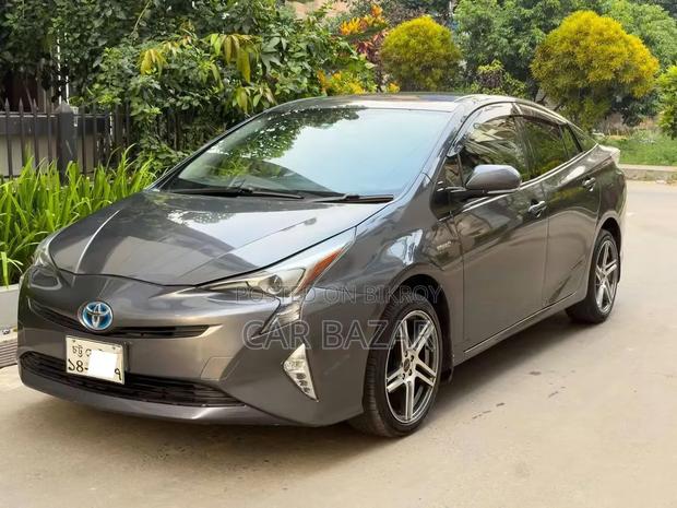 Toyota Prius 4dr Hatchback (1.8L 4cyl gas/electric hybrid CVT) 2016