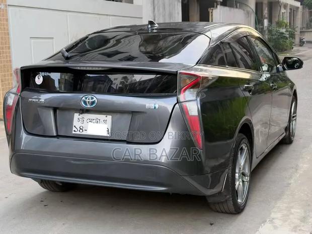 Toyota Prius 4dr Hatchback (1.8L 4cyl gas/electric hybrid CVT) 2016