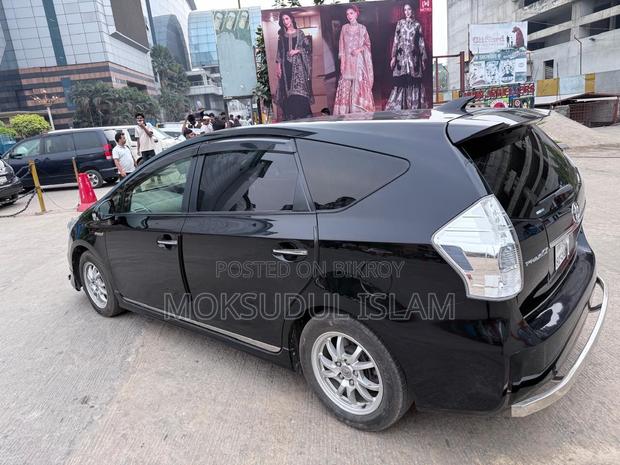 Toyota Prius Five 4dr Hatchback (1.8L 4cyl gas/electric hybrid CVT)