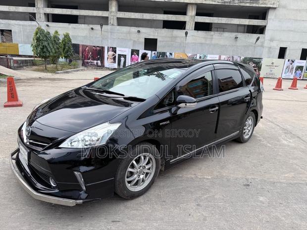 Toyota Prius Five 4dr Hatchback (1.8L 4cyl gas/electric hybrid CVT)
