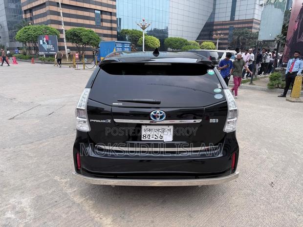 Toyota Prius Five 4dr Hatchback (1.8L 4cyl gas/electric hybrid CVT)