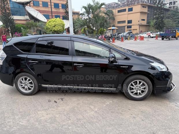 Toyota Prius Five 4dr Hatchback (1.8L 4cyl gas/electric hybrid CVT)