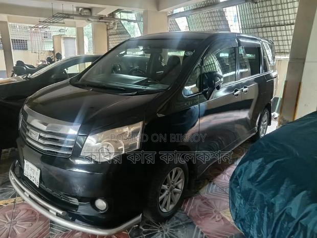 Toyota Noah 2013 Black