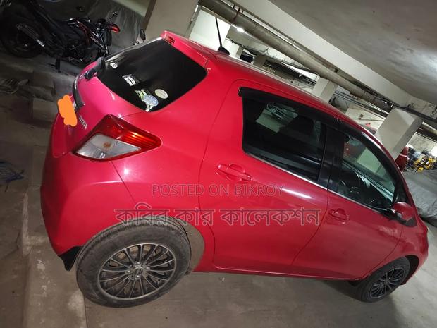 Toyota Vitz 2011 Red