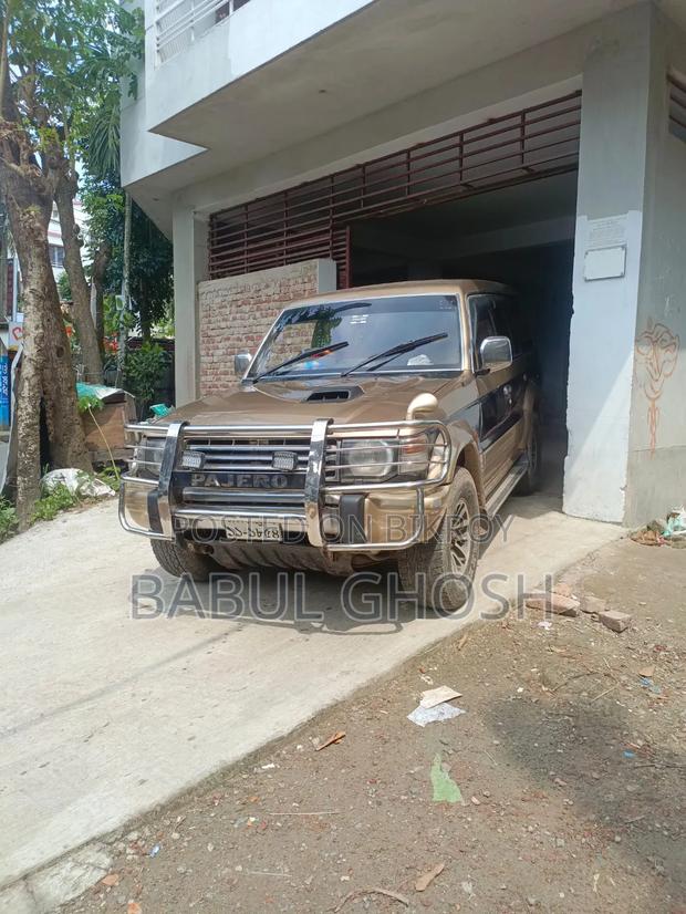 Mitsubishi Pajero 1994 Gold