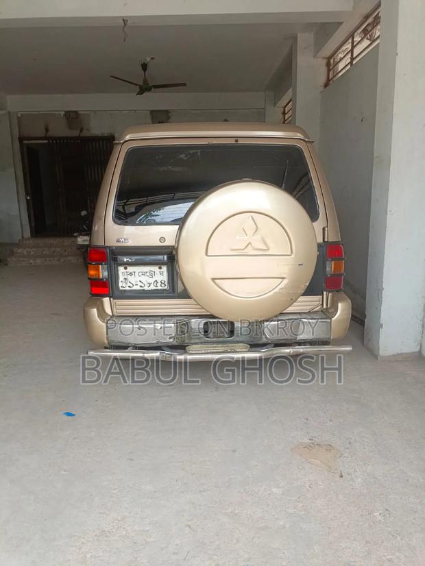 Mitsubishi Pajero 1994 Gold