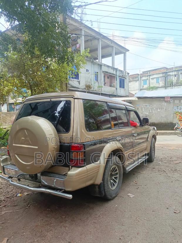 Mitsubishi Pajero 1994 Gold