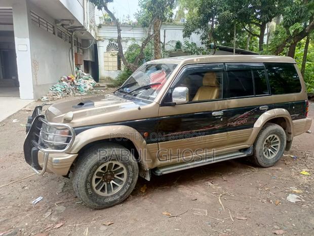 Mitsubishi Pajero 1994 Gold