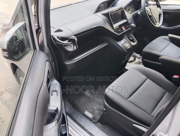 Toyota Noah 2.0 FWD (8 Seater) 2021 Silver