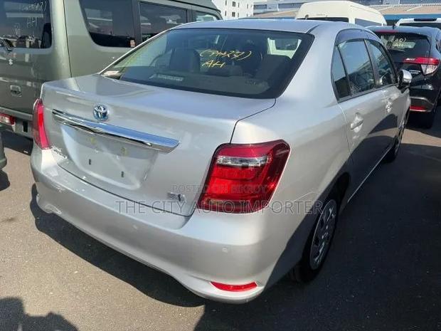 Toyota Axio 2021 Silver