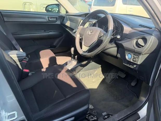Toyota Axio 2021 Silver