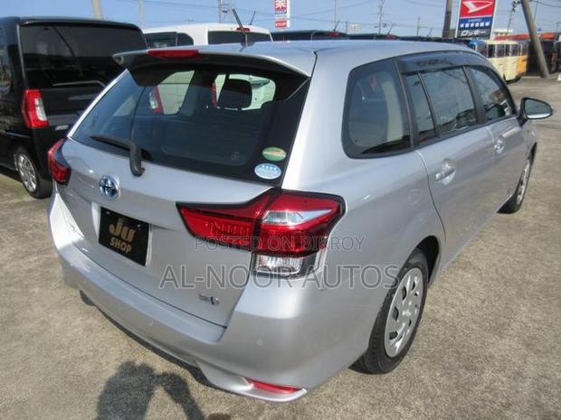 Toyota Corolla Fielder 1.5 Hybrid FWD 2021 Silver