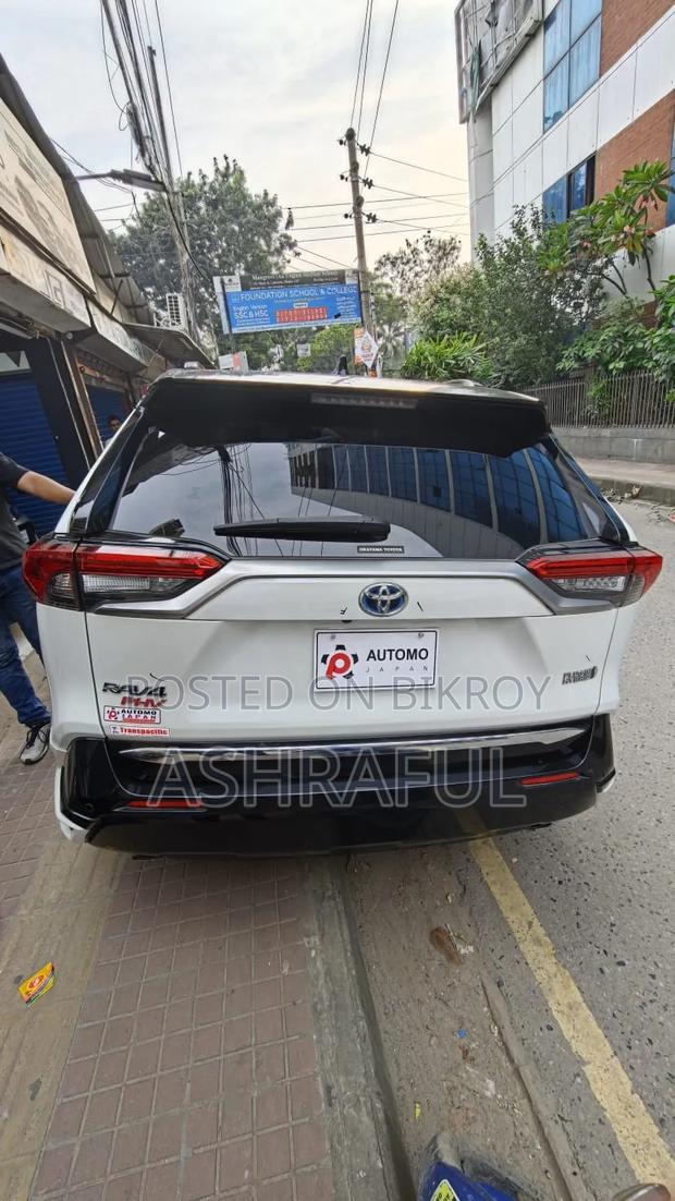 Toyota RAV4 2021 White