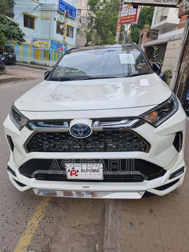 Toyota RAV4 2021 White