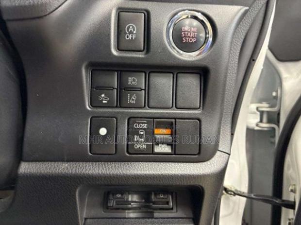 Toyota Noah 2.0 FWD (7 Seater) 2021 Pearl
