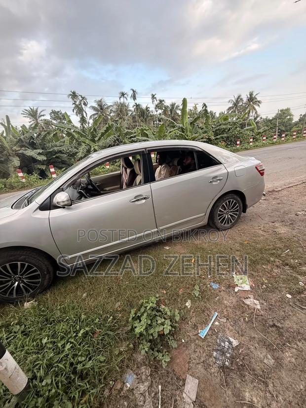 Toyota Premio 2010 White