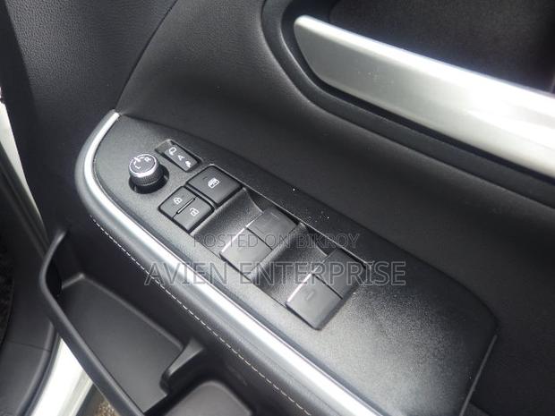 Toyota Noah 2023 Pearl