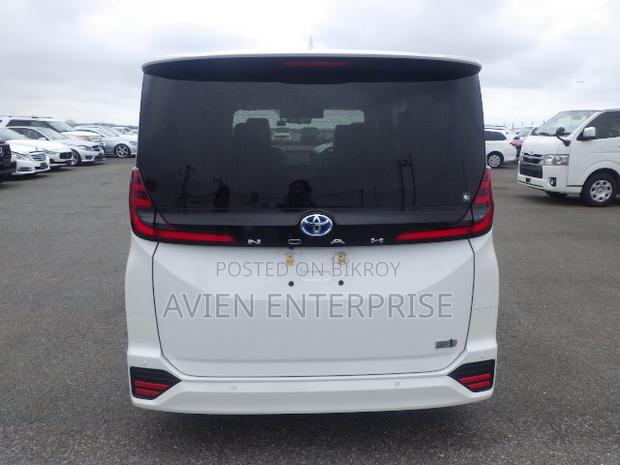 Toyota Noah 2023 Pearl