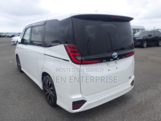 Toyota Noah 2023 Pearl