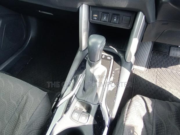 Toyota Corolla Cross 1.8 Hybrid AWD 2021 Beige