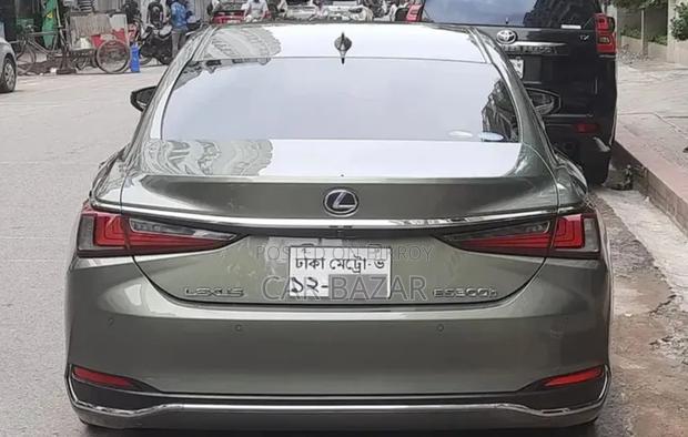 Lexus ES 300H Luxury FWD 2019 Green