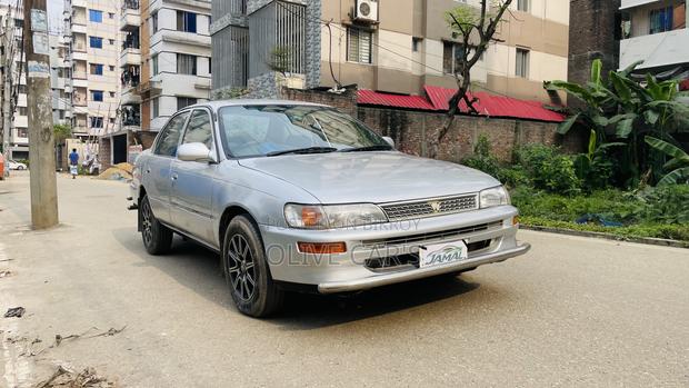 Toyota Corolla 1.6 Saloon 1992 Silver