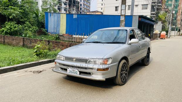 Toyota Corolla 1.6 Saloon 1992 Silver