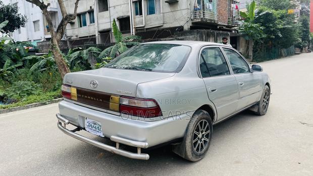 Toyota Corolla 1.6 Saloon 1992 Silver