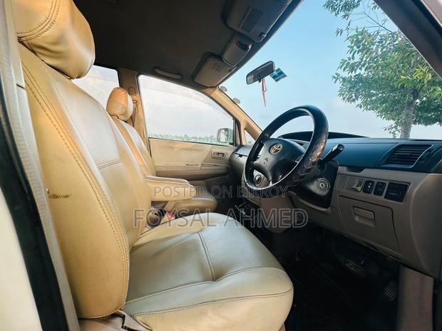 Toyota Noah 2003 White