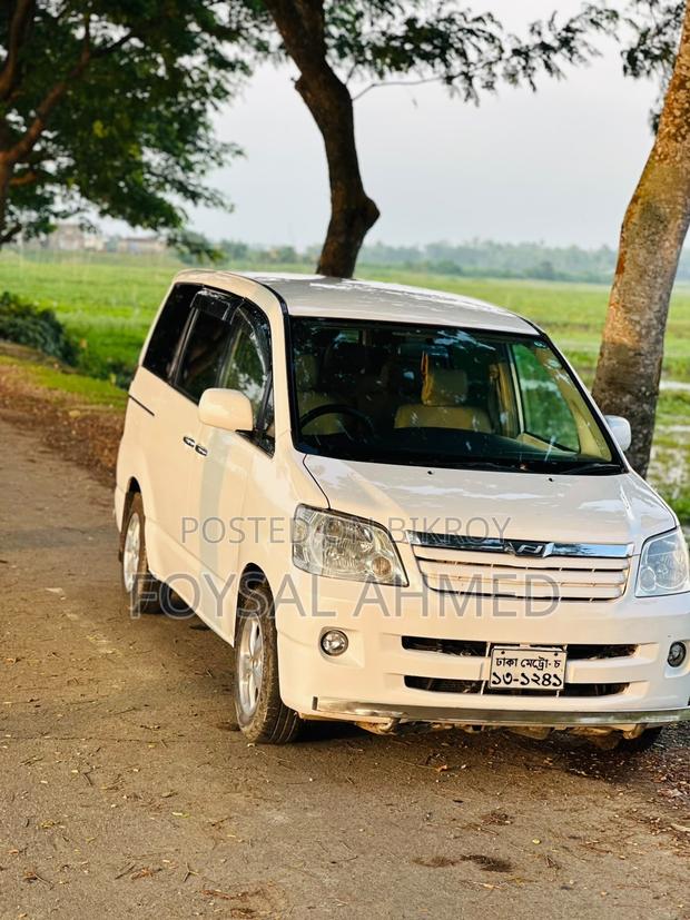 Toyota Noah 2003 White