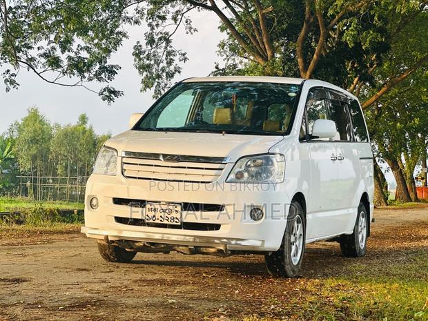Toyota Noah 2003 White