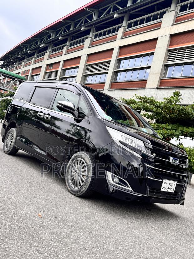 Toyota Noah 1.8 FWD Hybrid (7 seater) 2017 Black