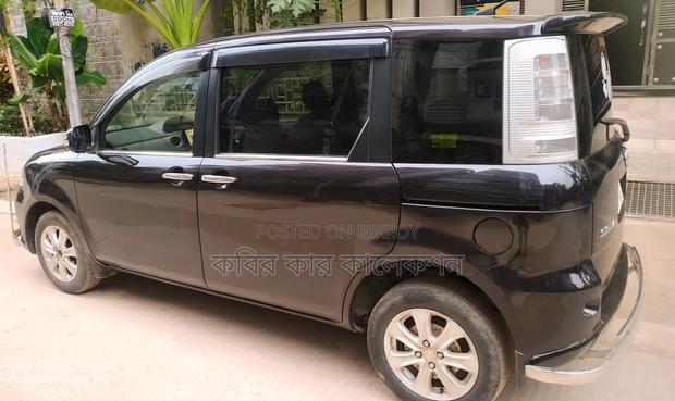 Toyota Sienta 2013 Maroon