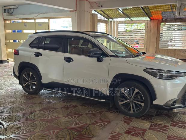 Toyota Corolla Nightshade 2022 Off white