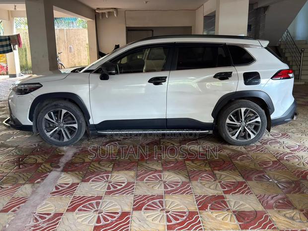 Toyota Corolla Nightshade 2022 Off white