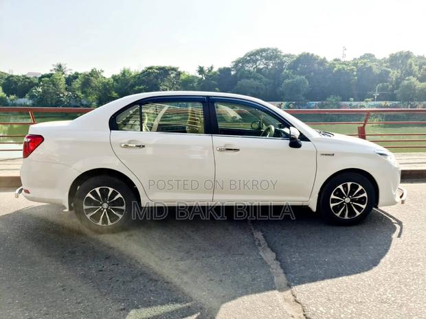 Toyota Axio 1.5 Hybrid 2WD 2017 White