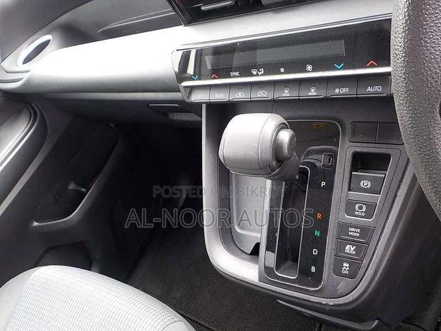 Toyota Noah 2022 Gray