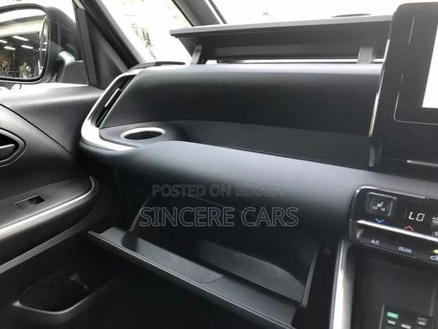 Toyota Noah 2022 Pearl
