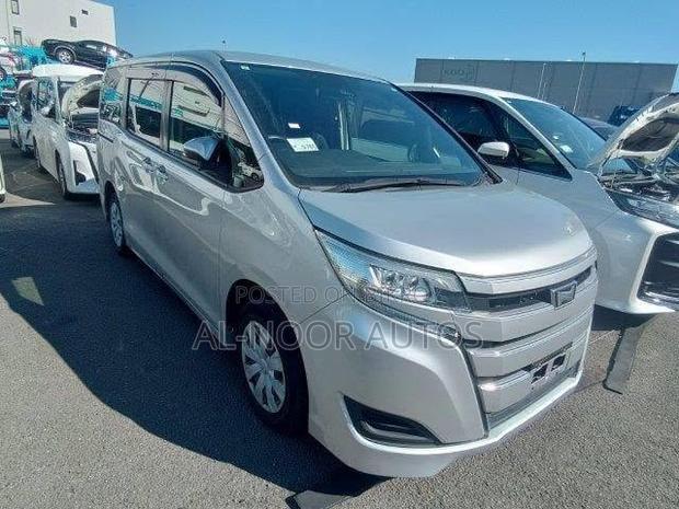 Toyota Noah 2.0 FWD (8 Seater) 2021 Silver