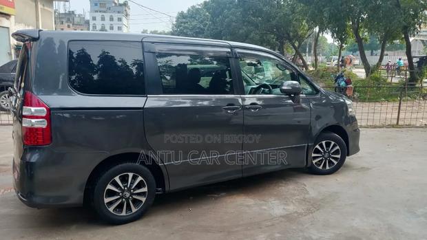 Toyota Noah 2011 Black